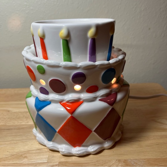 NIB It's a Party Premium Scentsy Warmer - Picture 5 of 11